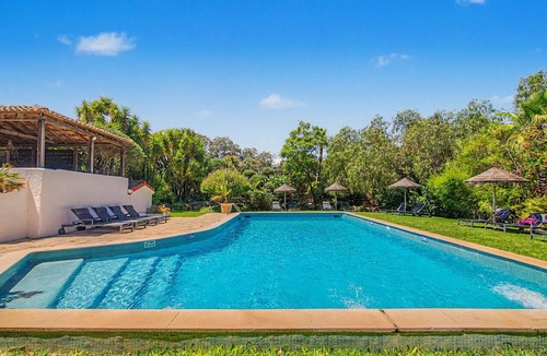 Sao Bras de Alportel House | Holiday Home 'Casa Ferrobo - Amy' with Shared Pool, Wi-Fi and Air Conditioning