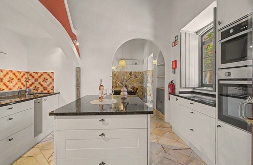 Sao Bras de Alportel House | Holiday Home 'Casa Ferrobo - Lua' with Shared Pool, Wi-Fi and Air Conditioning