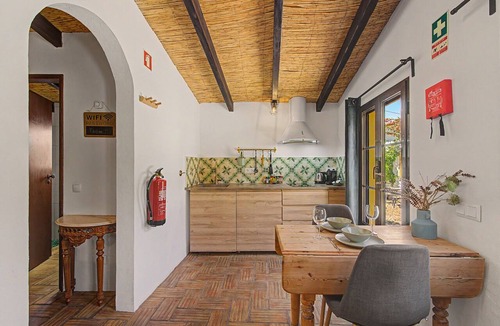 Sao Bras de Alportel House | Holiday Home 'Casa Ferrobo - Lucy' with Shared Pool, Wi-Fi and Air Conditioning