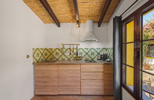 Sao Bras de Alportel House | Holiday Home 'Casa Ferrobo - Lucy' with Shared Pool, Wi-Fi and Air Conditioning