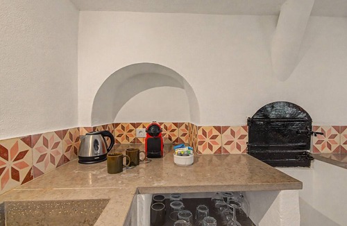 Sao Bras de Alportel House | Holiday Home 'Casa Ferrobo - Samantha' with Shared Pool, Wi-Fi and Air Conditioning