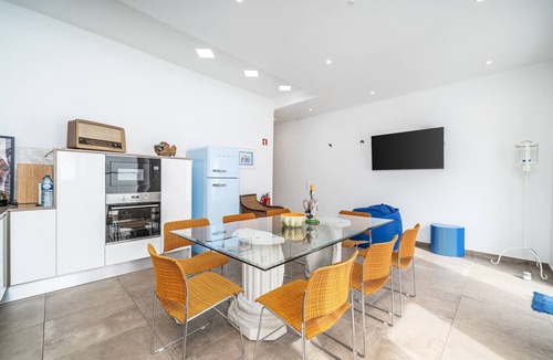 Portimao City Centre House | Holiday Home 'Casa Largo Da Mó' with Private Terrace, Wi-Fi and Air Conditioning