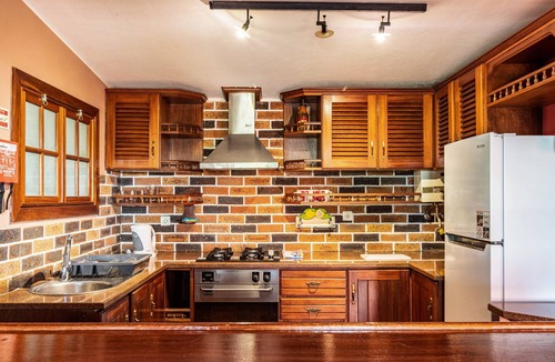 Machico House | Holiday Home "Cayenne" with Sea View, Private Garden, and Wi-Fi