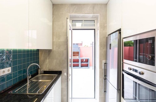 Lordelo do Ouro e Massarelos House | Holiday Home 'Dellarose Premium' with Private Terrace, Wi-Fi and Air Conditioning