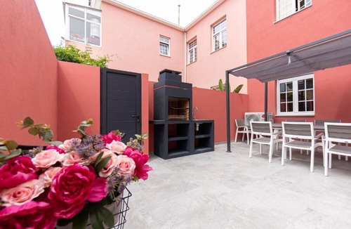 Lordelo do Ouro e Massarelos House | Holiday Home 'Dellarose Premium' with Private Terrace, Wi-Fi and Air Conditioning