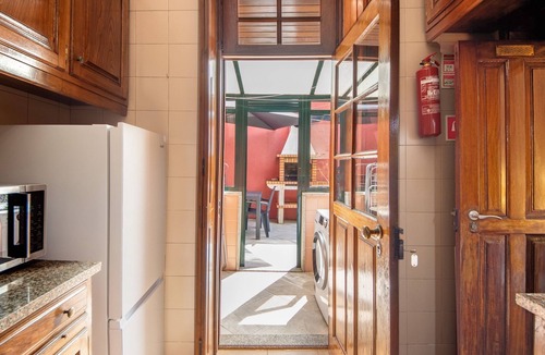Lordelo do Ouro e Massarelos House | Holiday Home 'Dellarose Silver' with Private Terrace, Wi-Fi and Air Conditioning