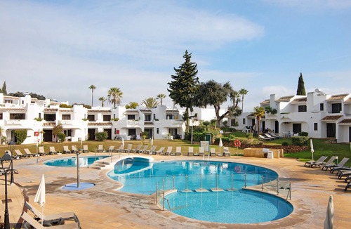 Alpouvar House | Holiday Home 'Ema Clube em Albufeira' with Pool, Wi-Fi and Air Conditioning