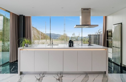Ventosa House | Holiday Home 'Encosta Parque Nacional Do Gerês' with Mountain View, Wi-Fi and Air Conditioning