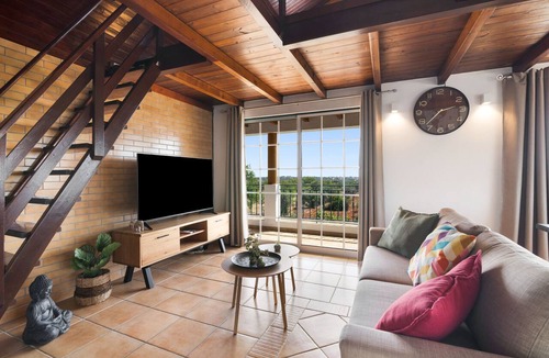 Loule House | Holiday Home 'Espelho Campina' with Private Terrace, Wi-Fi and Air Conditioning