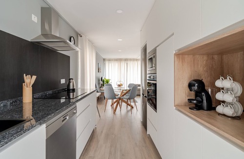 Molares House | Holiday Home 'Felicidade' with Mountain View, Wi-Fi and Air Conditioning