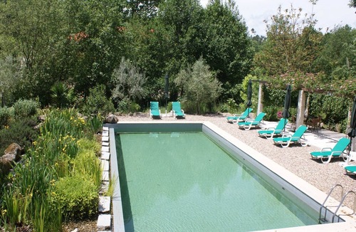 Covas House | Holiday Home in Covas with Pool and Nature