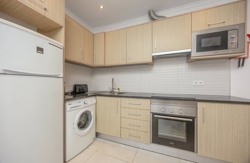 Alvor House | Holiday Home 'Lanzarote' with Private Terrace, Wi-Fi and Air Conditioning