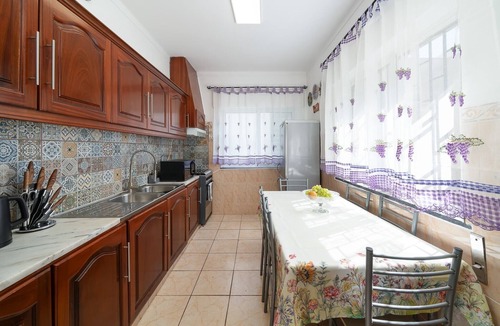 Olhao House | Holiday Home 'Linda' with Private Terrace, Wi-Fi and Air Conditioning