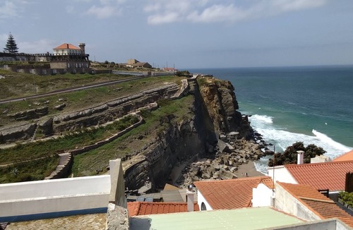 Azenhas do Mar House | Holiday Home 'Mar E Sol' with Sea View, Private Terrace and Wi-Fi