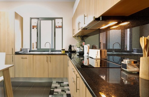 Santa Cruz House | Holiday Home "Moradia Casa Feliz" with Private Terraces & Wi-Fi