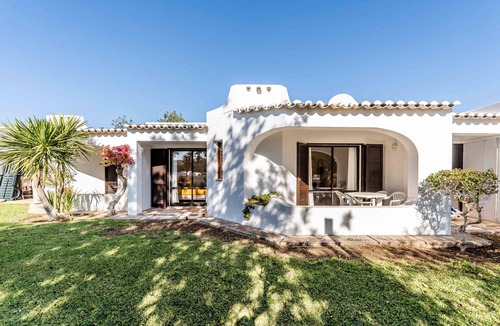 Alpouvar House | Holiday Home 'N's' with Shared Pool, Shared Garden and Wi-Fi