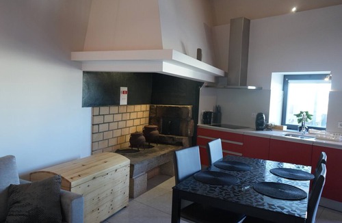 Castelo do Neiva House | Holiday Home 'O Caseiro' with Sea View, Wi-Fi and Air Conditioning