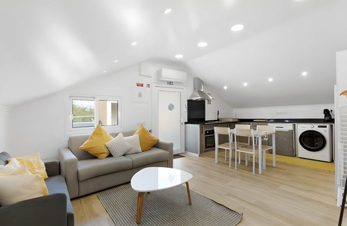 Porto Moniz House | Holiday Home 'Palheiro Dis 3’as' with Sea View, Wi-Fi and Air Conditioning