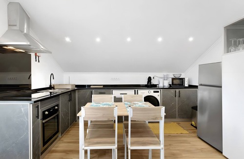 Porto Moniz House | Holiday Home 'Palheiro Dis 3’as' with Sea View, Wi-Fi and Air Conditioning