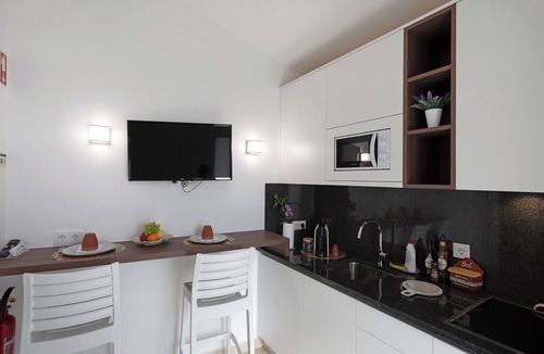 Fatima House | Holiday Home 'Palheiro Do Rei' with Shared Terrace, Wi-Fi and Air Conditioning