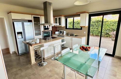 Canhas House | Holiday Home 'Piquinho' with Sea View, Private Terrace and Wi-Fi