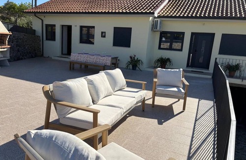 Lavradas House | Holiday Home 'Quinta De Fonte Coberta' with Mountain View, Wi-Fi and Air Conditioning
