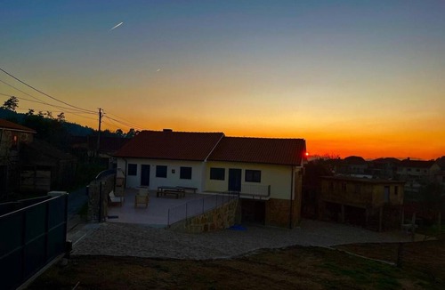 Lavradas House | Holiday Home 'Quinta De Fonte Coberta' with Mountain View, Wi-Fi and Air Conditioning
