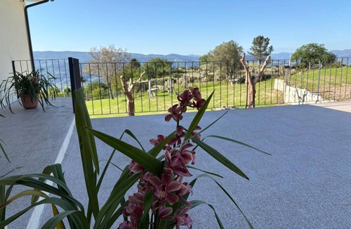 Lavradas House | Holiday Home 'Quinta De Fonte Coberta' with Mountain View, Wi-Fi and Air Conditioning