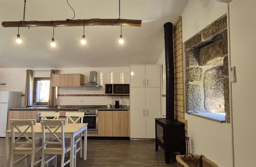 Covilha House | Holiday Home 'Quinta Do Limite - Casa Do Camponês' with Mountain View, Wi-Fi and Air Conditioning