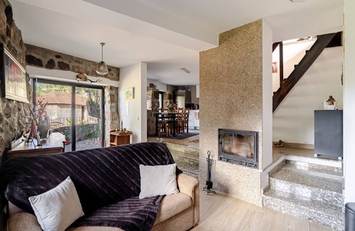Celorico de Basto House | Holiday Home 'Real De Cima' with Mountain View, Wi-Fi and Air Conditioning