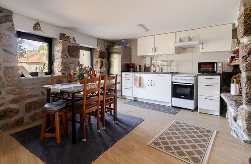 Celorico de Basto House | Holiday Home 'Real De Cima' with Mountain View, Wi-Fi and Air Conditioning