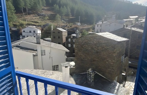 Chas de Egua House | Holiday Home 'Refúgio do Xekeraute' with Mountain View, Shared Pool and Wi-Fi