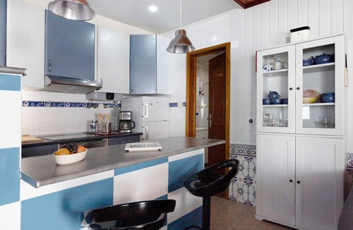 Alfanzina Apartment | Holiday Home 'Shellls Apartment' with Shared Terrace, Wi-Fi and Air Conditioning