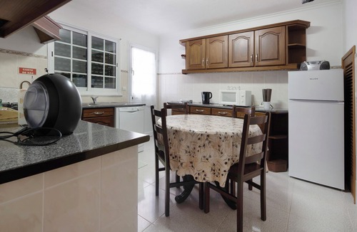 Livramento House | Holiday Home 'Silvia's House' with Private Terrace, Private Garden and Wi-Fi