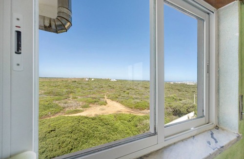 Sagres House | Holiday Home 'Surf Spot' with Mountain View, Shared Terrace and Balcony