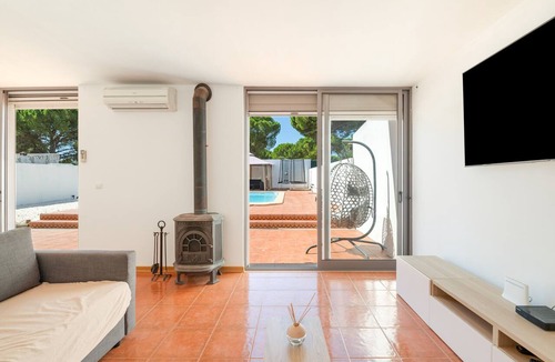 Alcacer do Sal House | Holiday Home 'The White Villa' with Private Pool, Wi-Fi and Air Conditioning