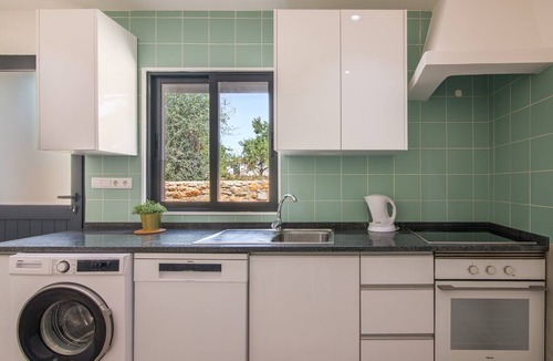 Olhao House | Holiday Home 'Vila Salero 7' with Shared Pool, Wi-Fi and Air Conditioning