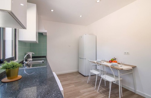 Olhao House | Holiday Home 'Vila Salero 7' with Shared Pool, Wi-Fi and Air Conditioning