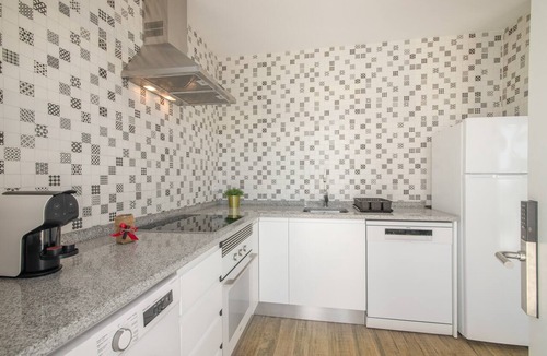 Olhao House | Holiday Home 'Vila Salero 8' with Shared Pool, Wi-Fi and Air Conditioning