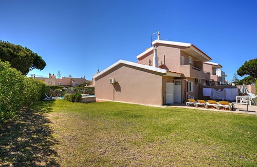 Quarteira House | Holiday Home Vilamoura with Pool near Beach