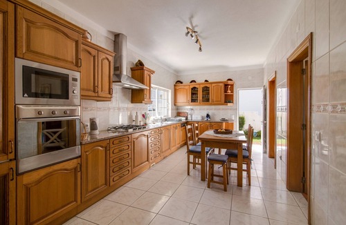 Areias de Sao Joao Villa | Holiday Home "Villa Do Lago" with Sea View, Balcony, Garden & Pool
