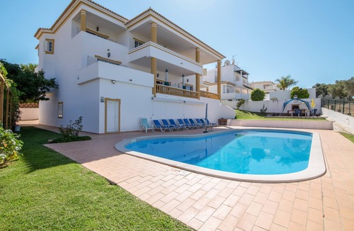 Areias de Sao Joao Villa | Holiday Home "Villa Do Lago" with Sea View, Balcony, Garden & Pool