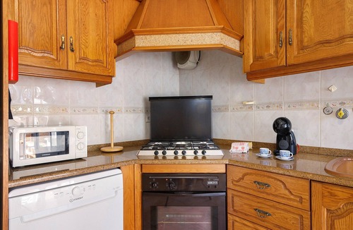 Retur House | Holiday Home 'Villa Da Praia' with Private Terrace, Wi-Fi & Air Conditioning