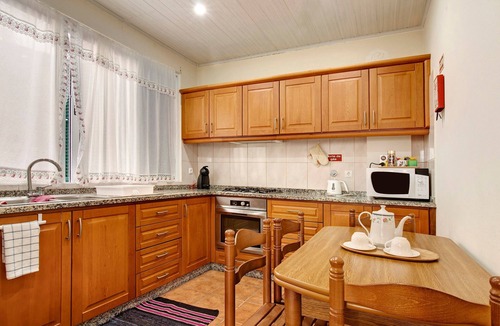 Sao Vicente House | Holiday Home 'Vinháticos House' with Mountain View, Garden & Wi-Fi
