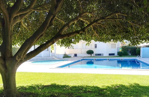 Praia da Rocha Apartment | Homerez - 300 m away from the beach! Appartement for 4 ppl. with shared pool