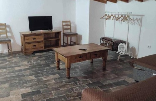 Redondo House | Homerez - Air-Conditioned House in Redondo - Modern Comfort