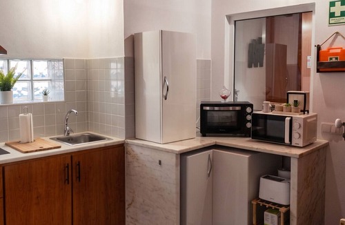 Redondo House | Homerez - Air-Conditioned House in Redondo - Modern Comfort