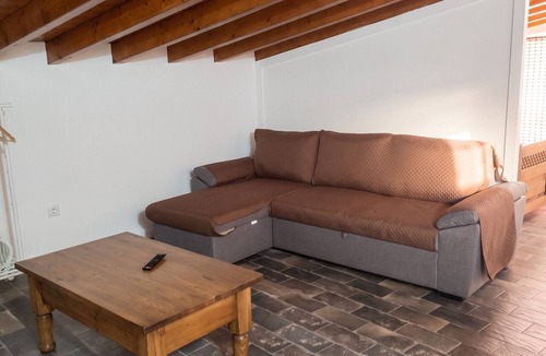 Redondo House | Homerez - Air-Conditioned House in Redondo - Modern Comfort