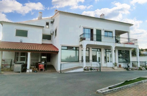 Ourem Apartment | Homerez - Apt. mountain view