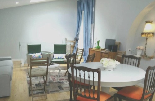 Cacilhas House | Homerez - House 12 km away from the beach for 4 ppl. with terrace at Almada